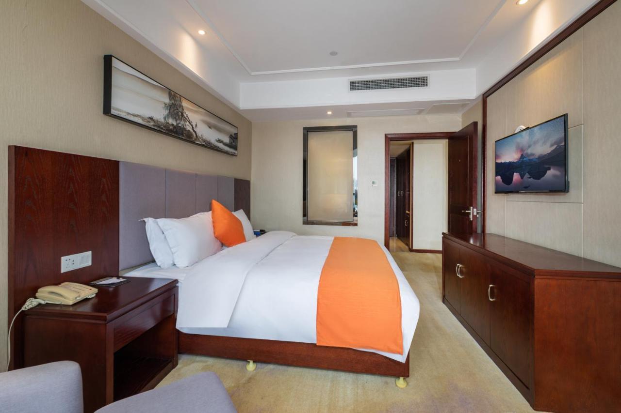 Huzhou Wealth Hotel Exterior photo